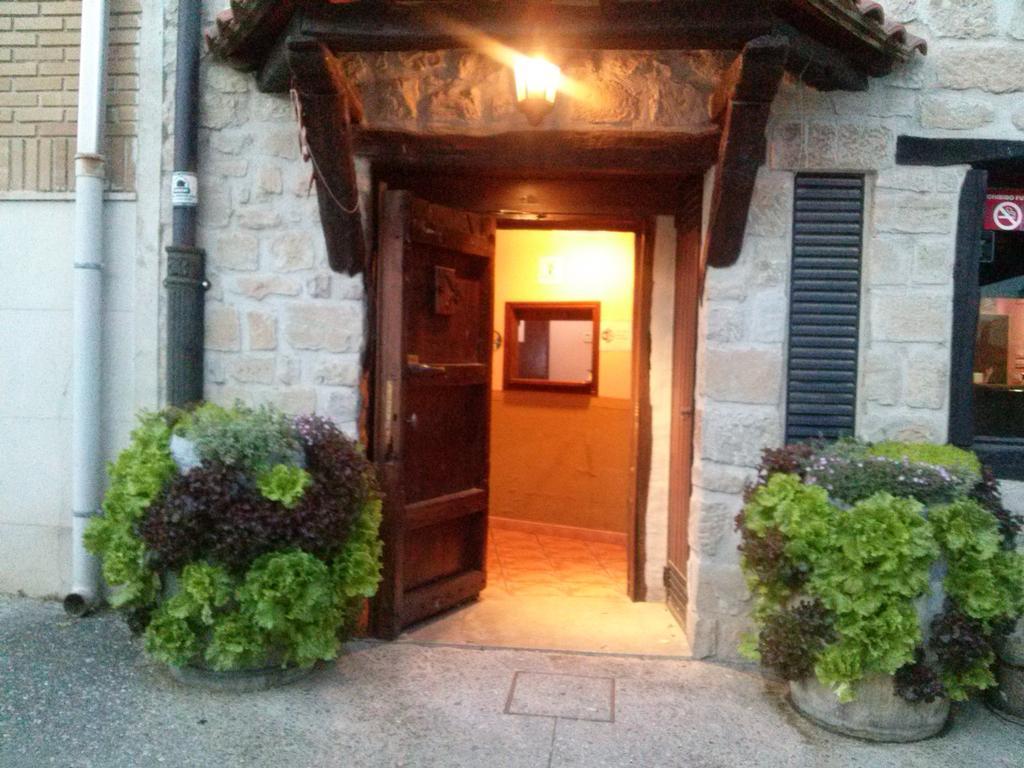Hostal Suetxe Los Arcos Bagian luar foto