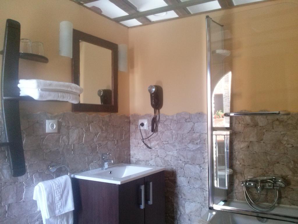 Hostal Suetxe Los Arcos Bagian luar foto