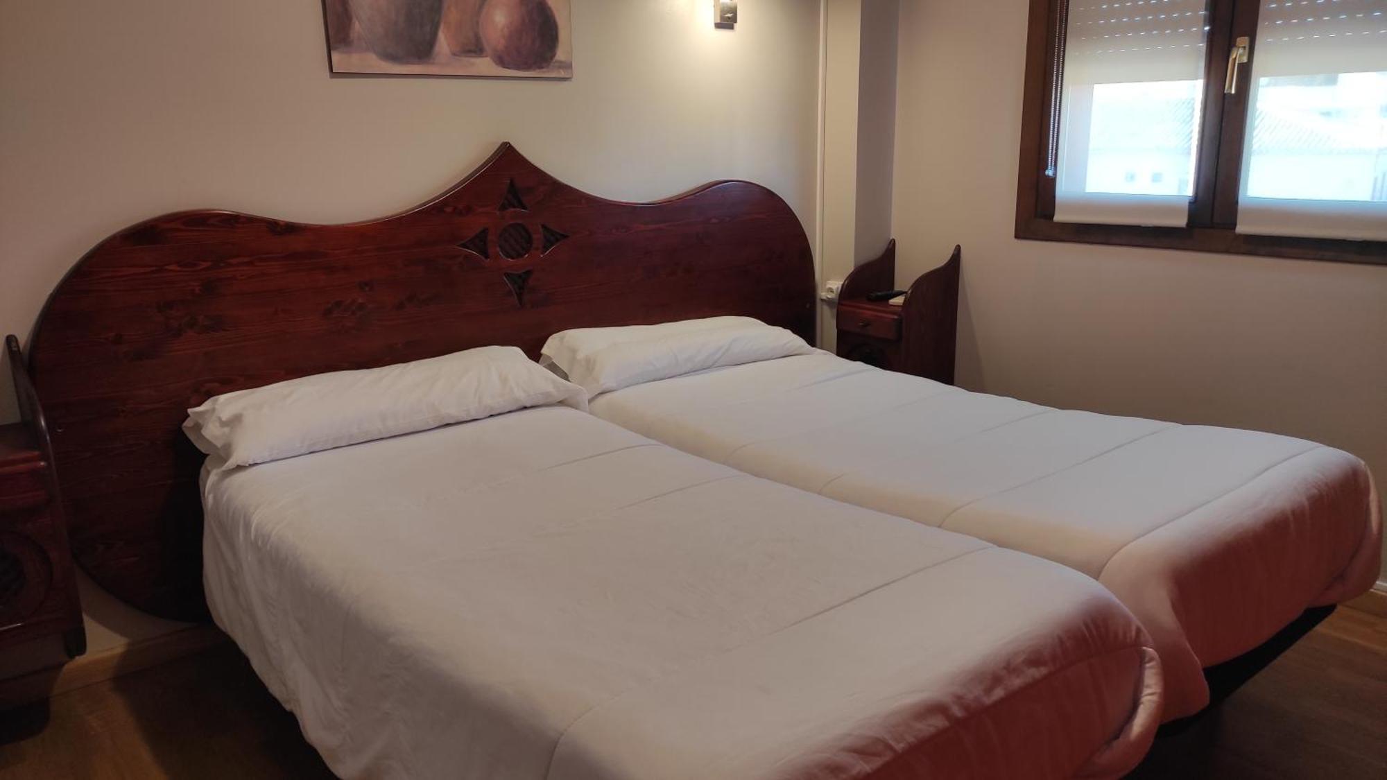 Hostal Suetxe Los Arcos Bagian luar foto